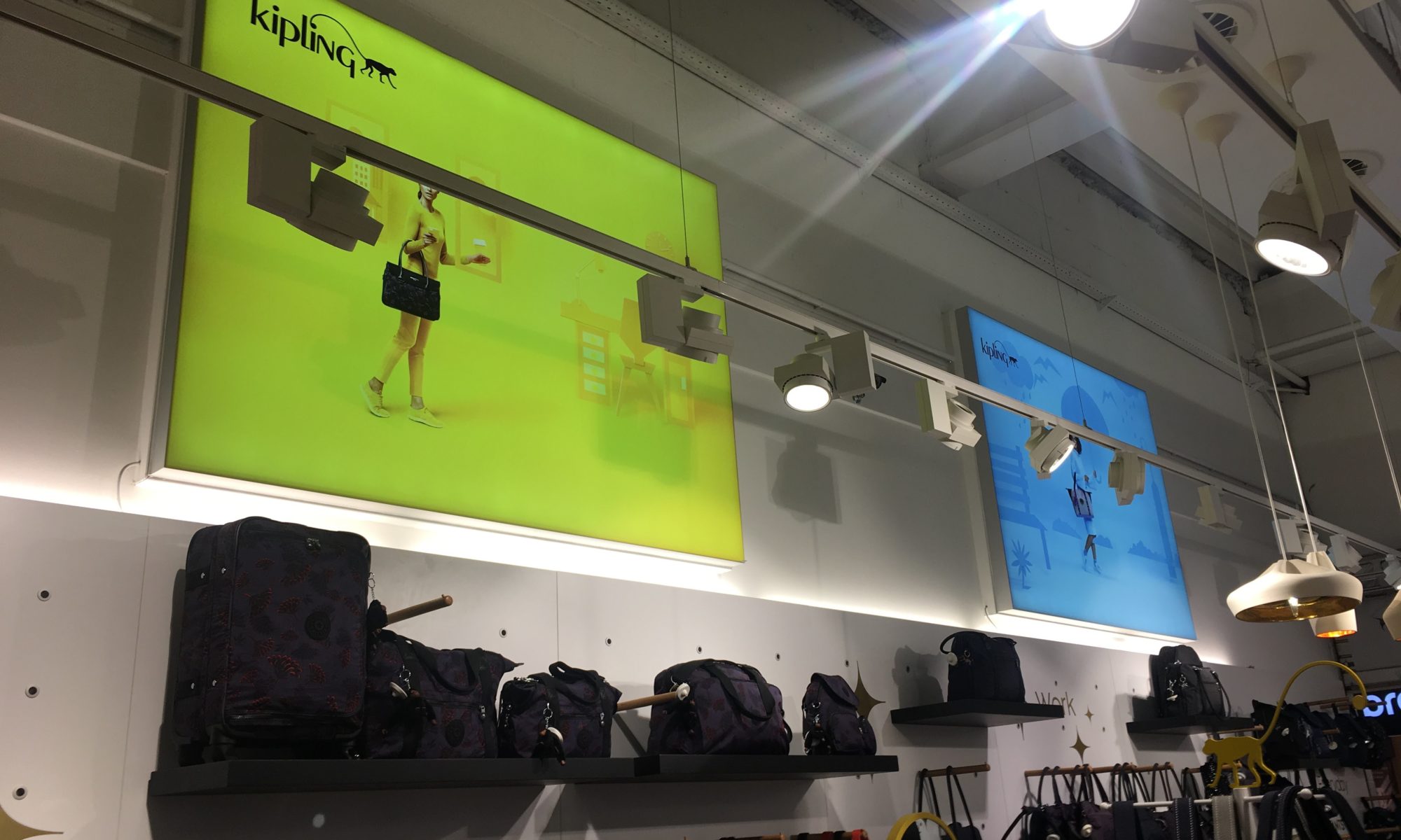 Retail fixture installation VISUEL INTÉRIEUR POS installer Paris