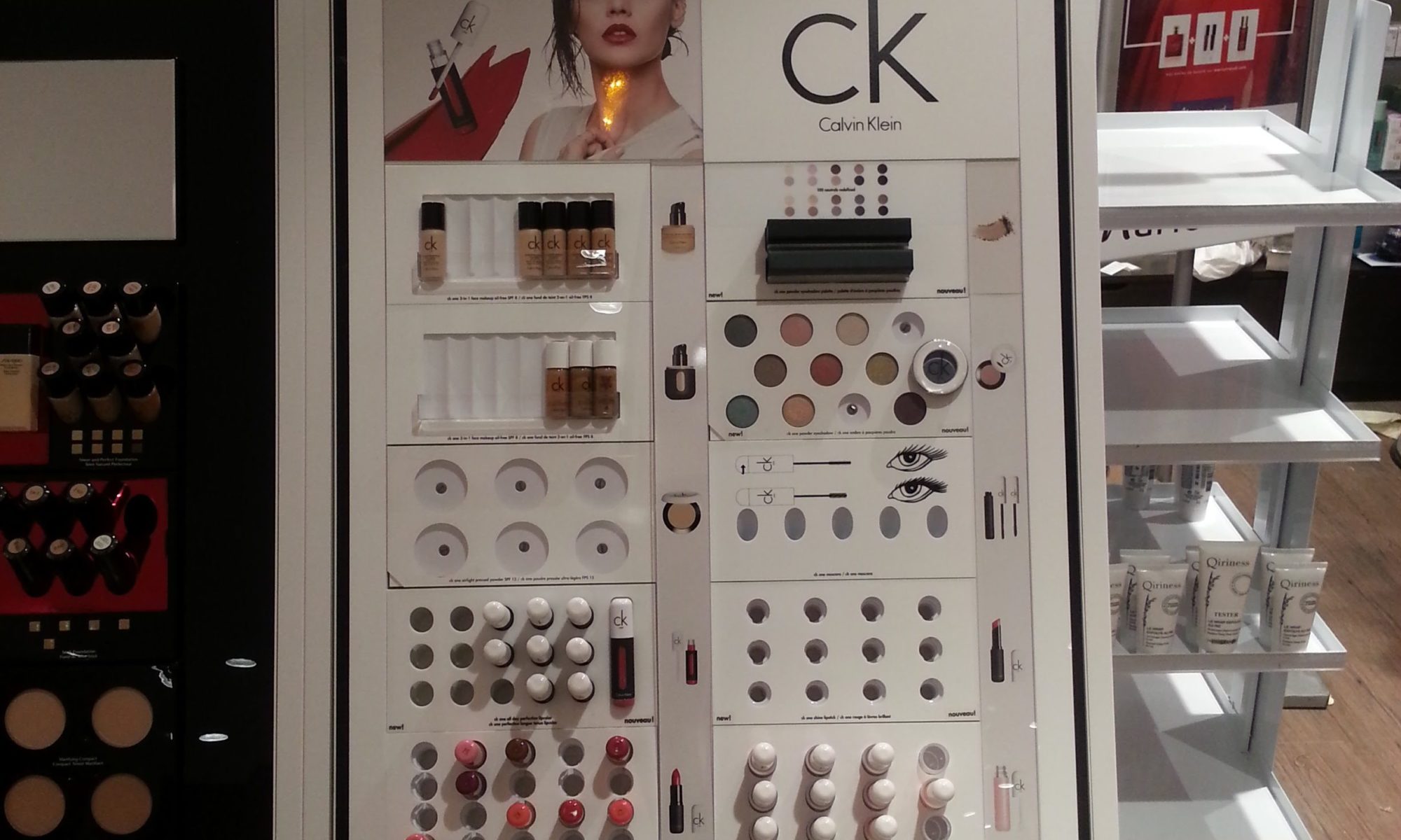 Retail fixture installation VISUEL INTÉRIEUR POS installer Paris