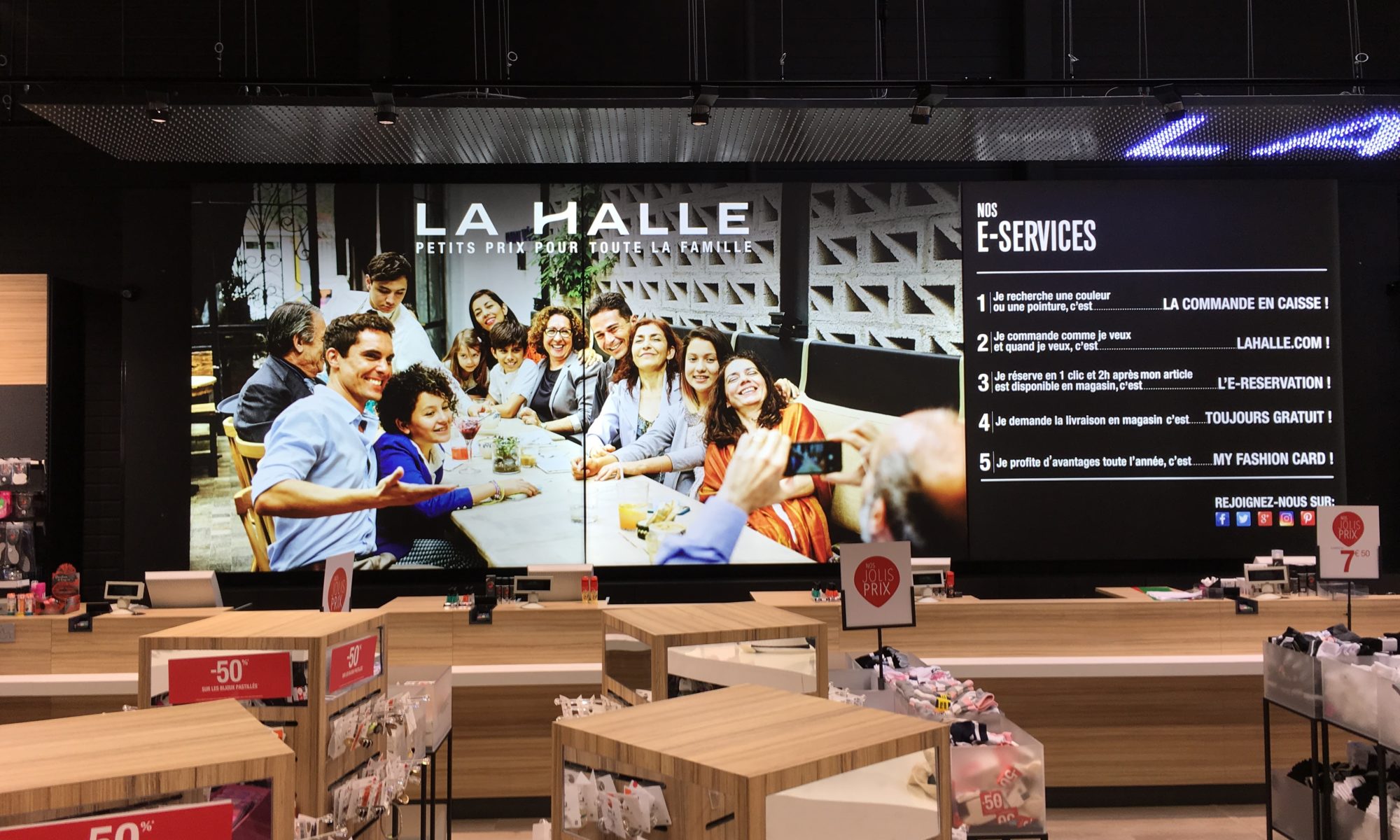 Retail fixture installation VISUEL INTÉRIEUR POS installer Paris