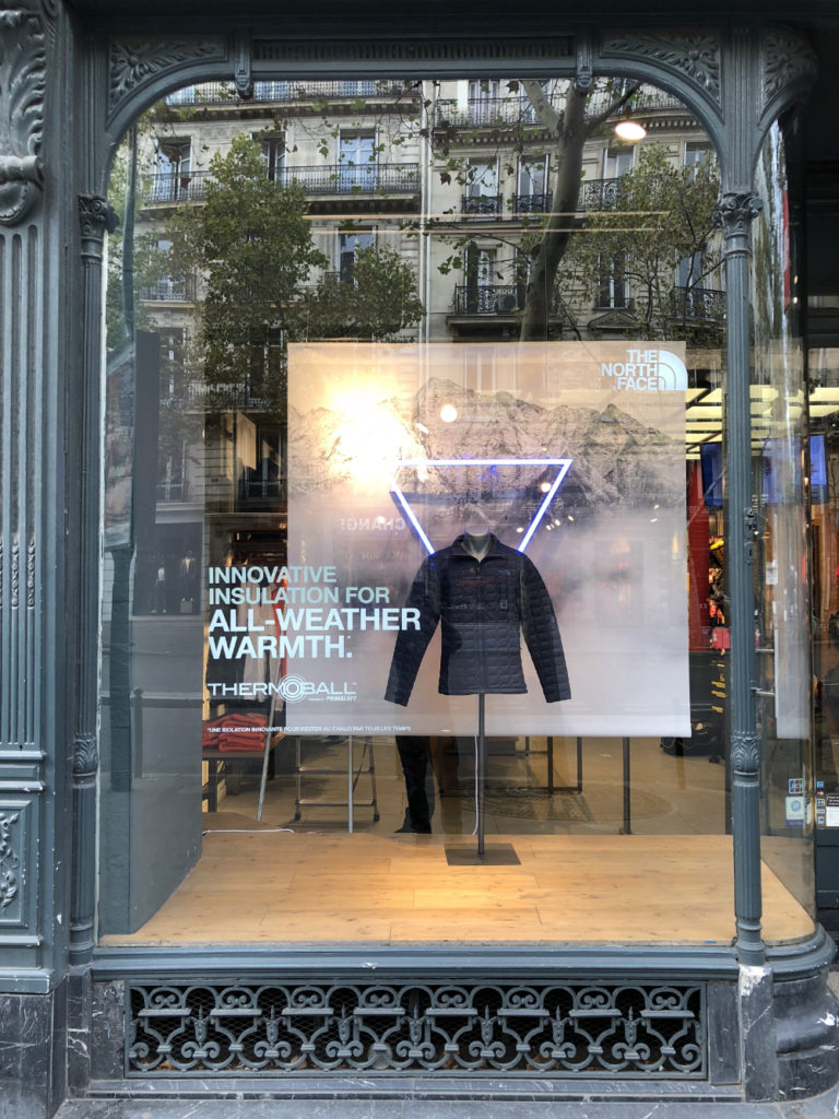 Window shop brand campagne install