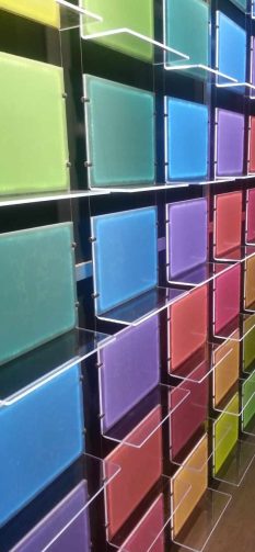 Installateur Affichage Dynamique et PLV Installation porte affiche led et cadres éclaires vitrine