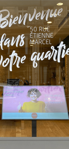 visuelinterieur installateur  écran vitrine magasins et commerces 1